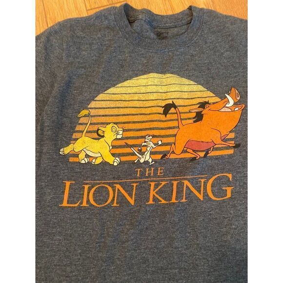 Disney, juniors Lion King graphic short sleeve cotton t - shirt size small - Picture 2 of 6